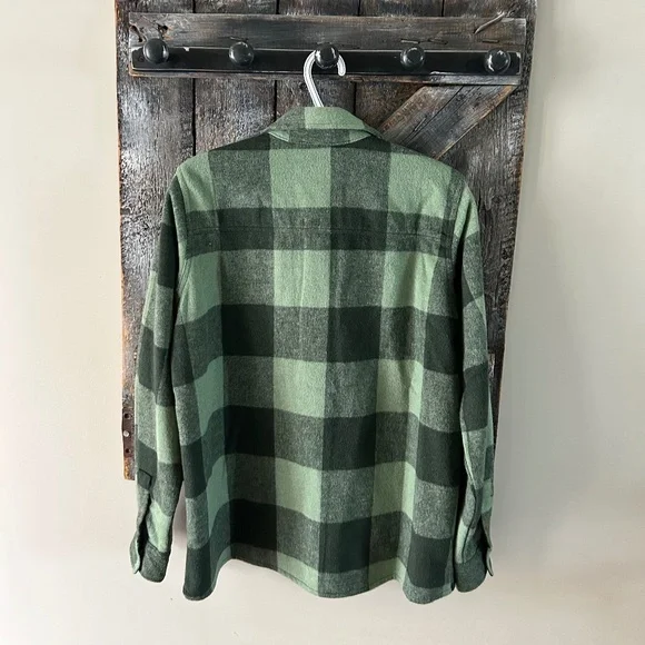New w/Tags Women's Hooke Green Plaid Flannel Shacket - Picture 2 of 3